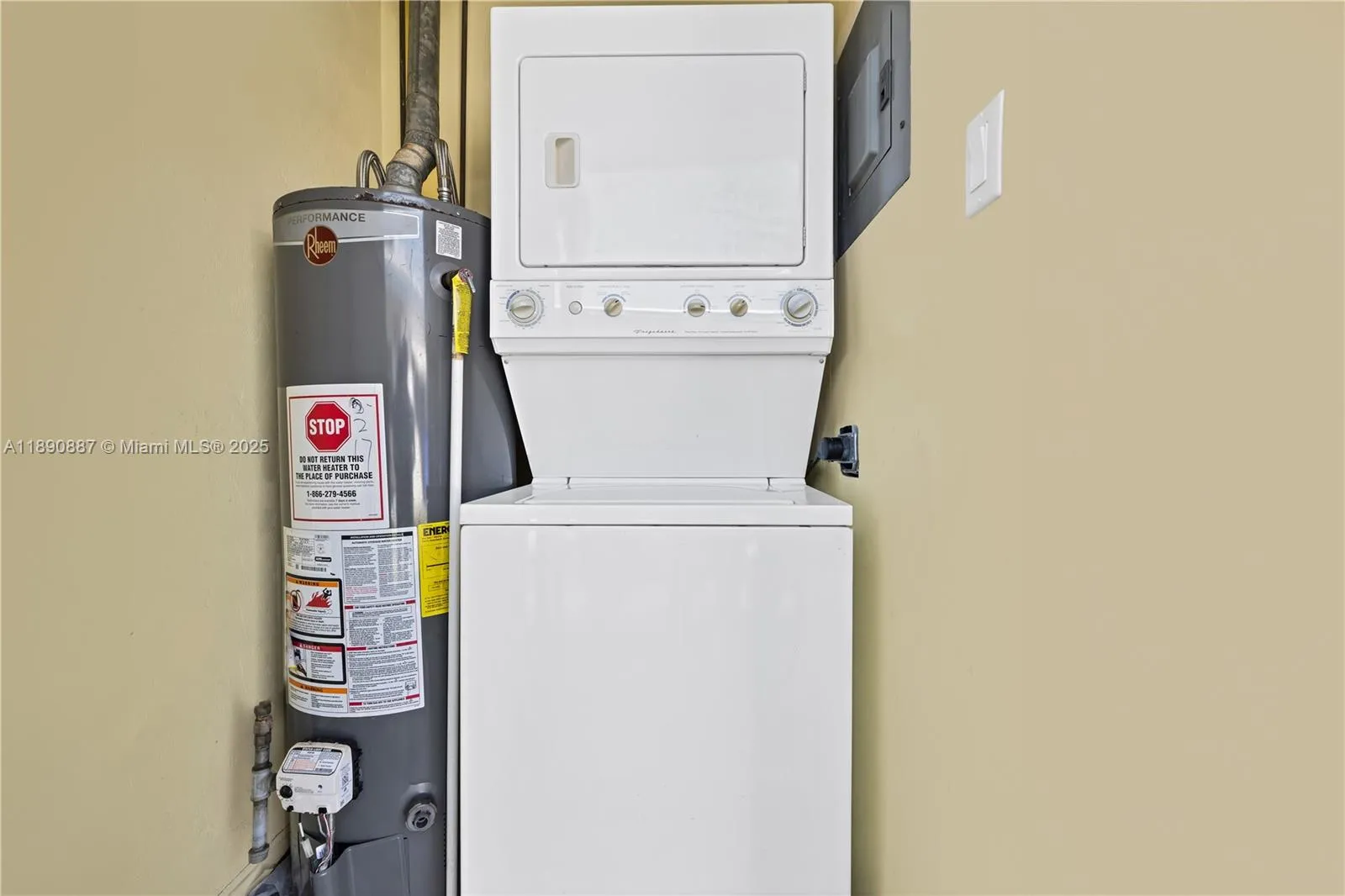 923 N 16th Ct, Hollywood, Florida 33020, Hollywood, Florida 33020, ,Residential Income,For Sale,923 N 16th Ct, Hollywood, Florida 33020,A11890887