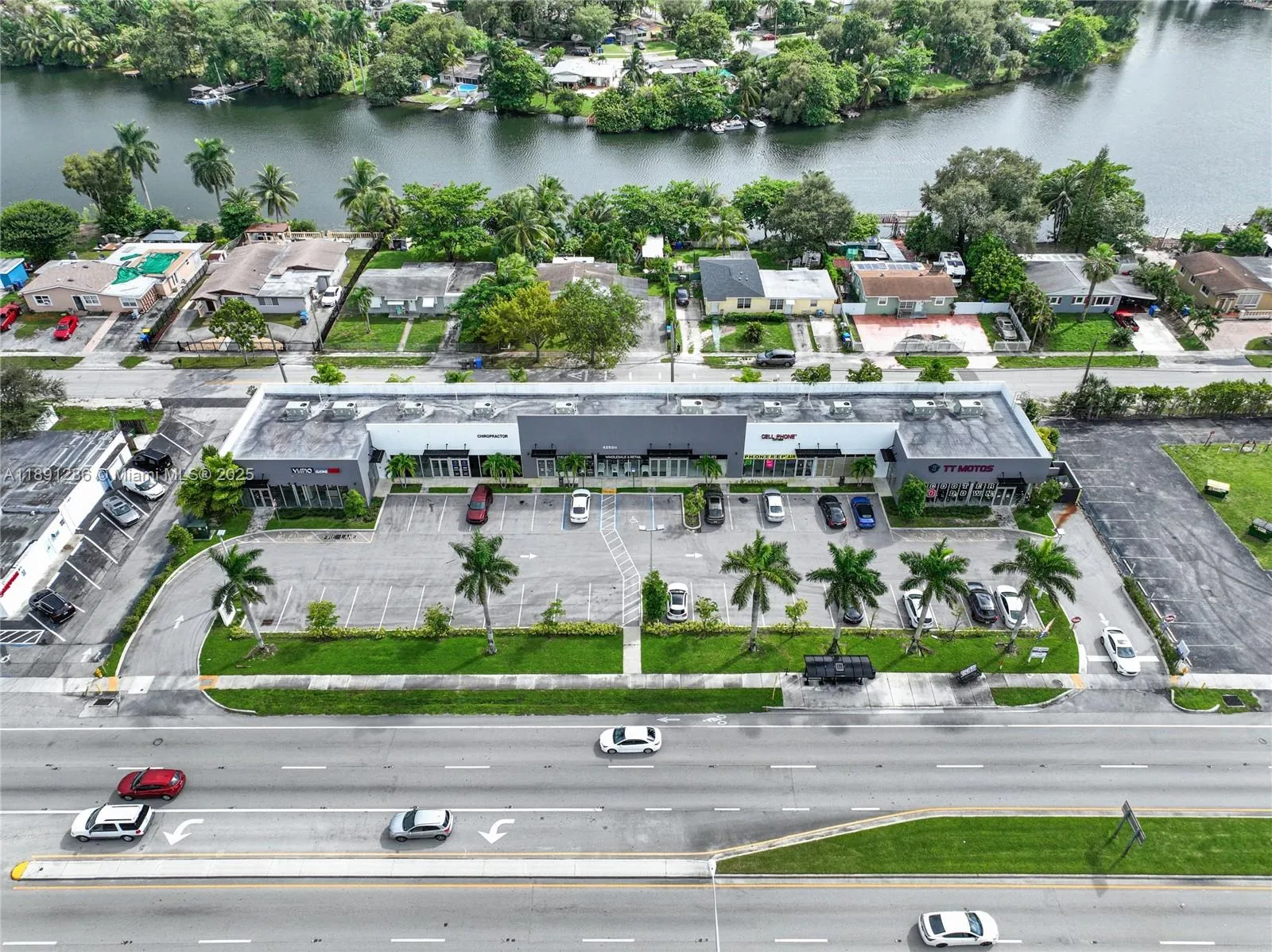 4250 W Hallandale Beach Blvd, Pembroke Park, Flori, Pembroke Park, Florida 33023, ,Commercial Sale,For Sale,4250 W Hallandale Beach Blvd, Pembroke Park, Flori,A11891286