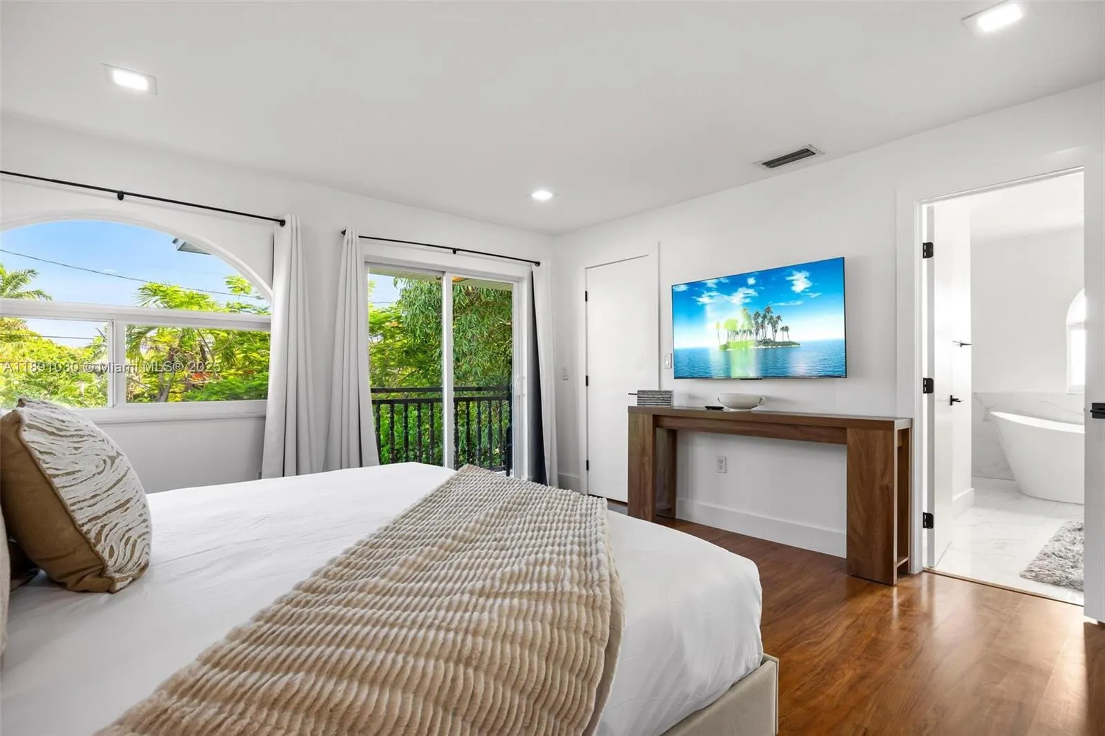 1651 Sw 13th Ave Na, Miami, Florida 33145, Miami, Florida 33145, 5 Bedrooms Bedrooms, ,5 BathroomsBathrooms,Residential Lease,For Rent,1651 Sw 13th Ave Na, Miami, Florida 33145,A11891030