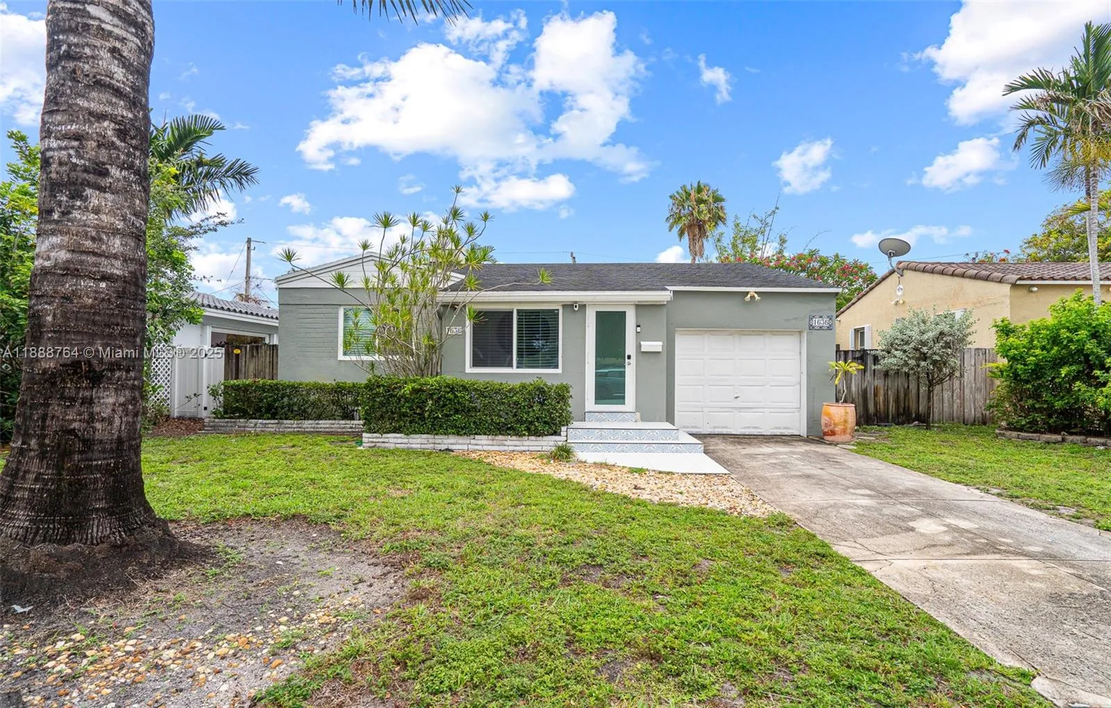 1636 Arthur St, Hollywood, Florida 33020, Hollywood, Florida 33020, 2 Bedrooms Bedrooms, ,1 BathroomBathrooms,Residential Lease,For Rent,1636 Arthur St, Hollywood, Florida 33020,A11888764