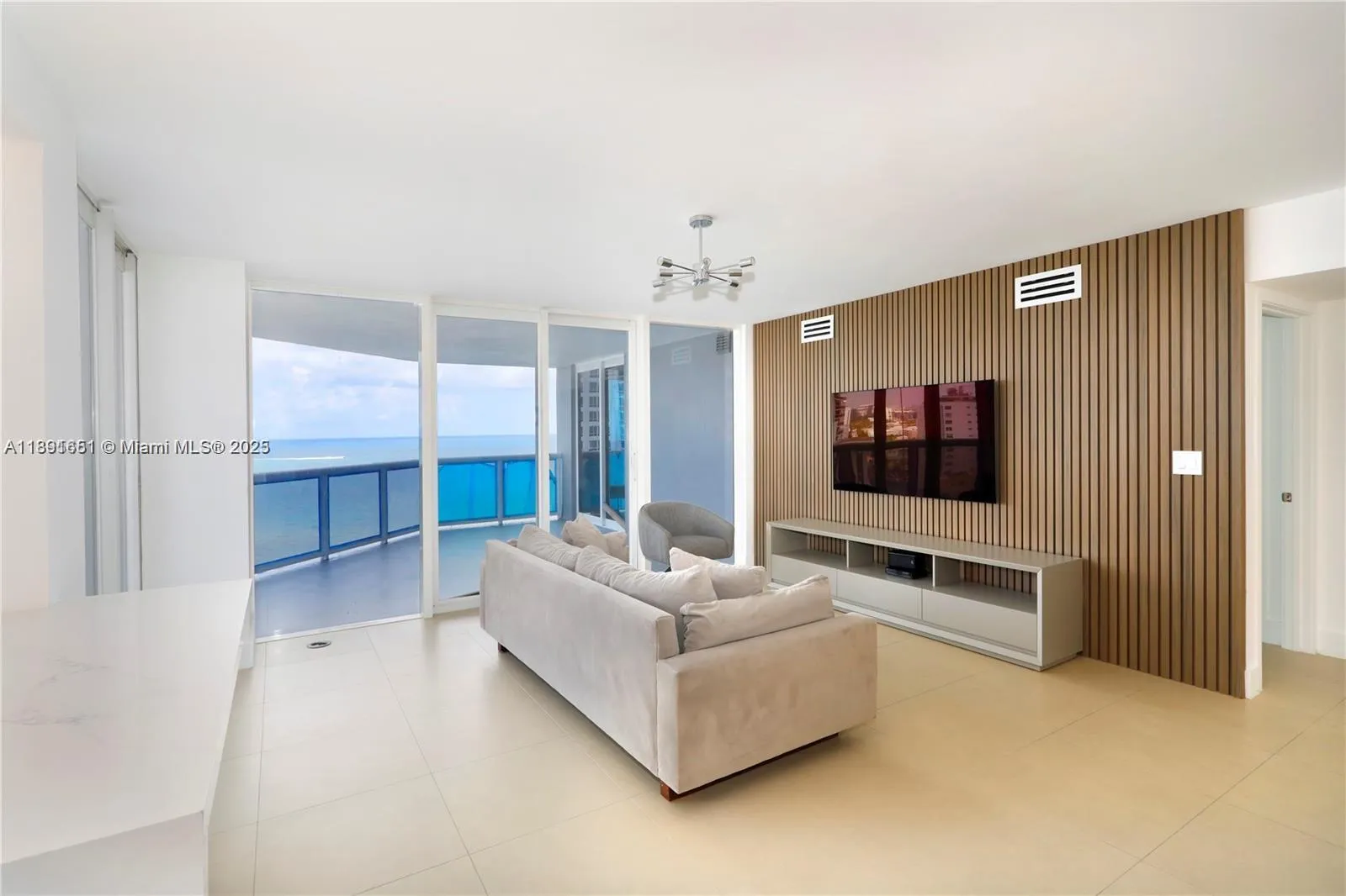 6301 Collins Ave 1608, Miami Beach, Florida 33141, Miami Beach, Florida 33141, 2 Bedrooms Bedrooms, ,2 BathroomsBathrooms,Residential,For Sale,6301 Collins Ave 1608, Miami Beach, Florida 33141,A11891651