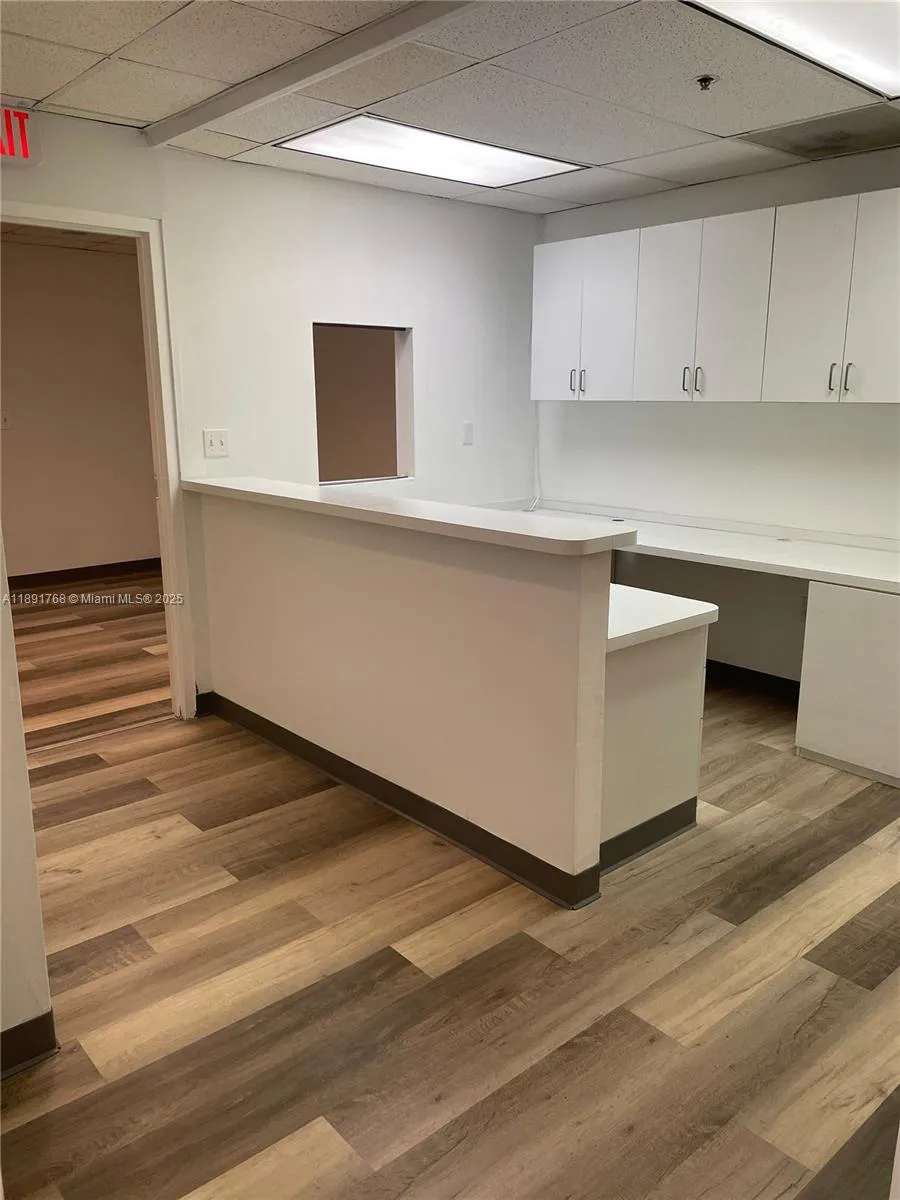 410 W 41st St 406, Miami Beach, Florida 33140, Miami Beach, Florida 33140, ,Commercial Lease,For Rent,410 W 41st St 406, Miami Beach, Florida 33140,A11891768