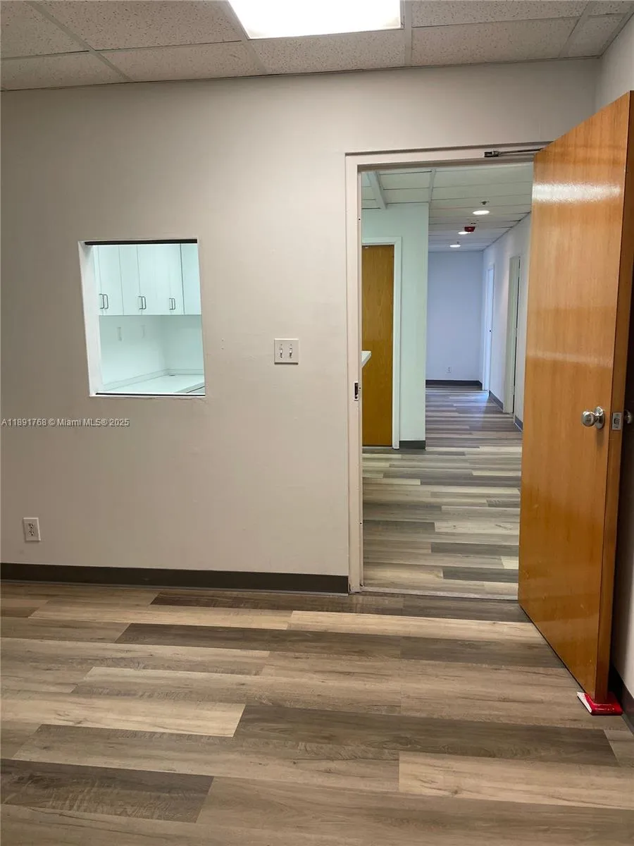 410 W 41st St 406, Miami Beach, Florida 33140, Miami Beach, Florida 33140, ,Commercial Lease,For Rent,410 W 41st St 406, Miami Beach, Florida 33140,A11891768