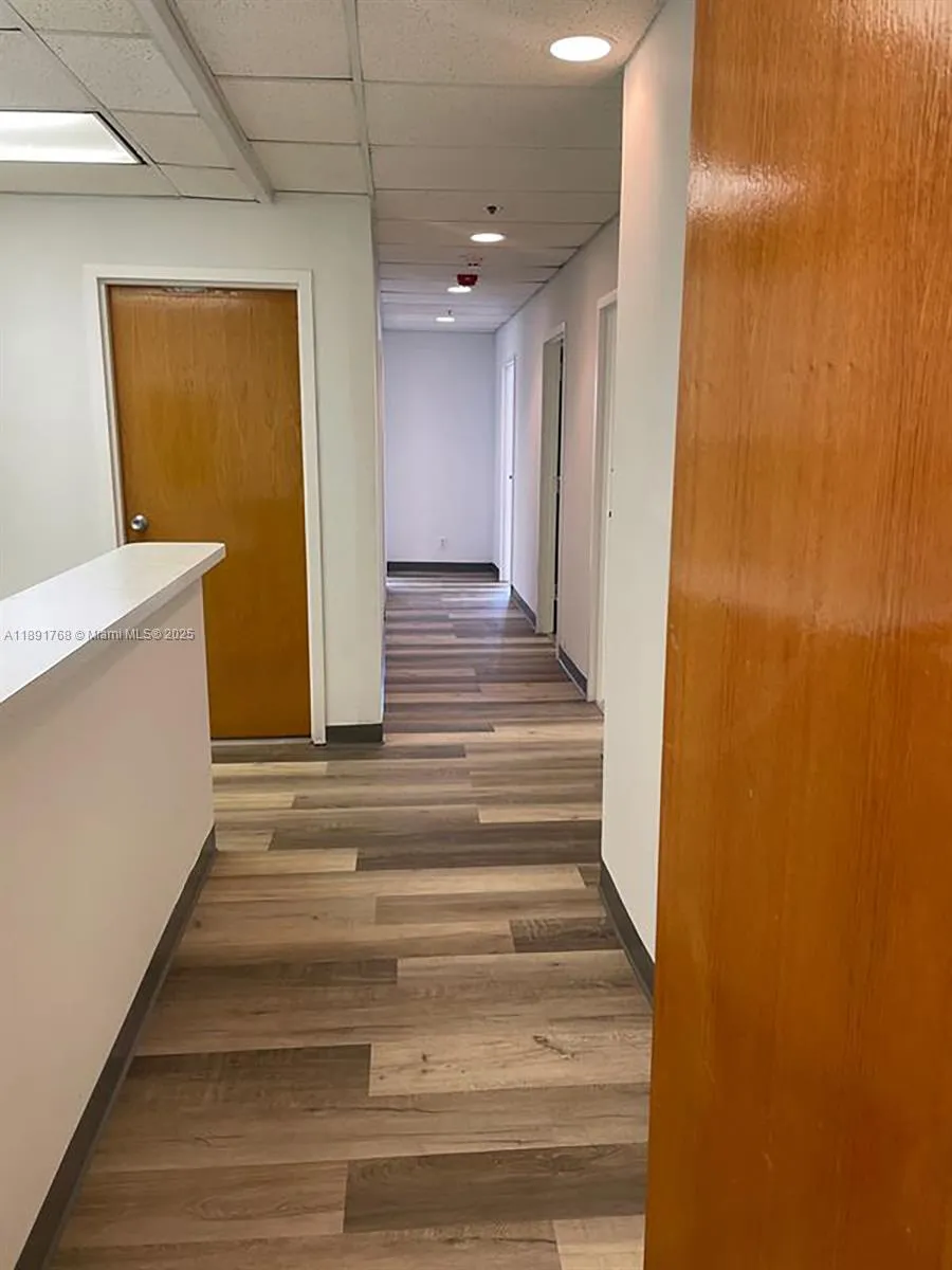 410 W 41st St 406, Miami Beach, Florida 33140, Miami Beach, Florida 33140, ,Commercial Lease,For Rent,410 W 41st St 406, Miami Beach, Florida 33140,A11891768