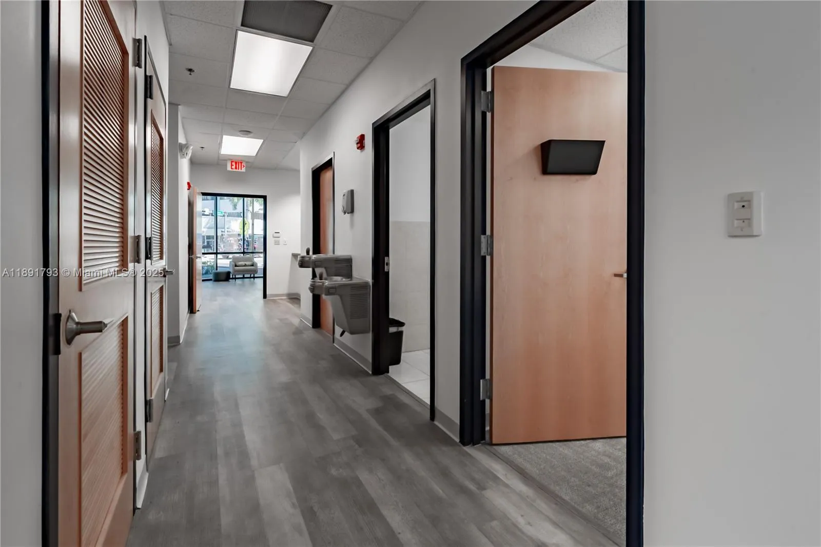 410 W 41st St 103, Miami Beach, Florida 33140, Miami Beach, Florida 33140, ,Commercial Lease,For Rent,410 W 41st St 103, Miami Beach, Florida 33140,A11891793