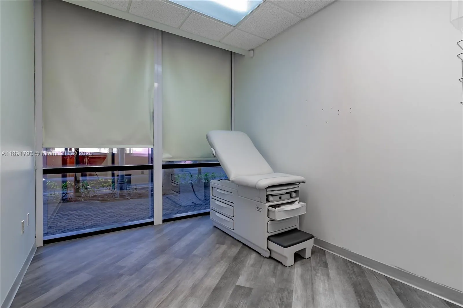 410 W 41st St 103, Miami Beach, Florida 33140, Miami Beach, Florida 33140, ,Commercial Lease,For Rent,410 W 41st St 103, Miami Beach, Florida 33140,A11891793