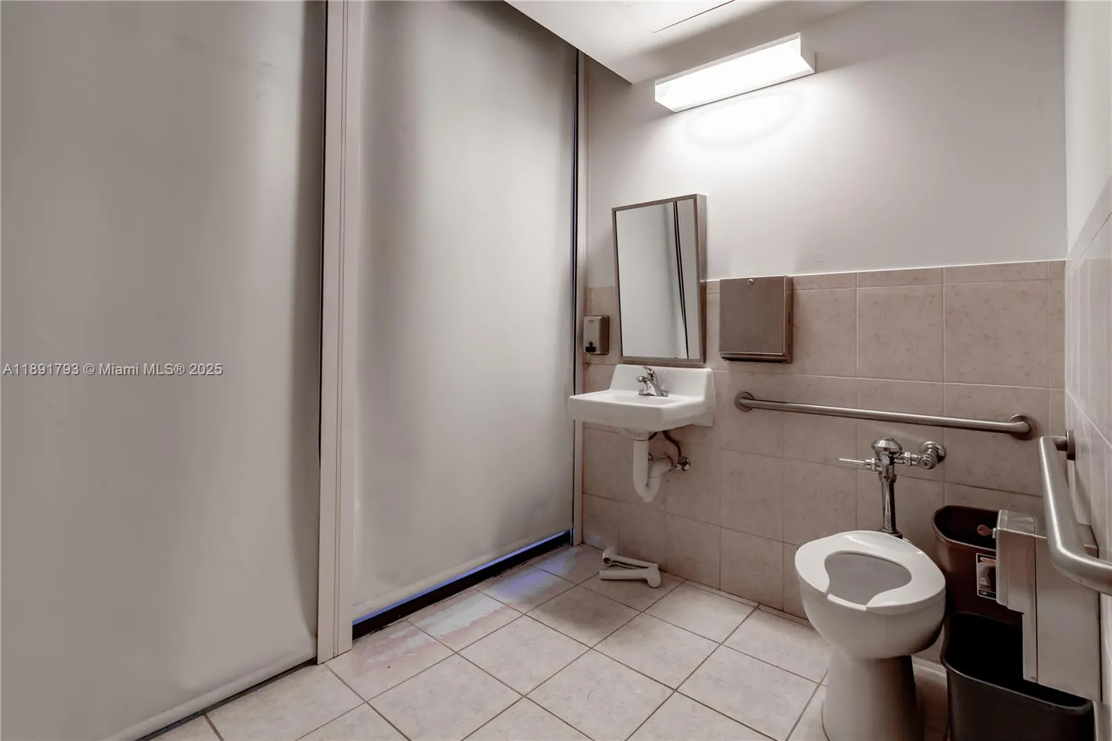 410 W 41st St 103, Miami Beach, Florida 33140, Miami Beach, Florida 33140, ,Commercial Lease,For Rent,410 W 41st St 103, Miami Beach, Florida 33140,A11891793