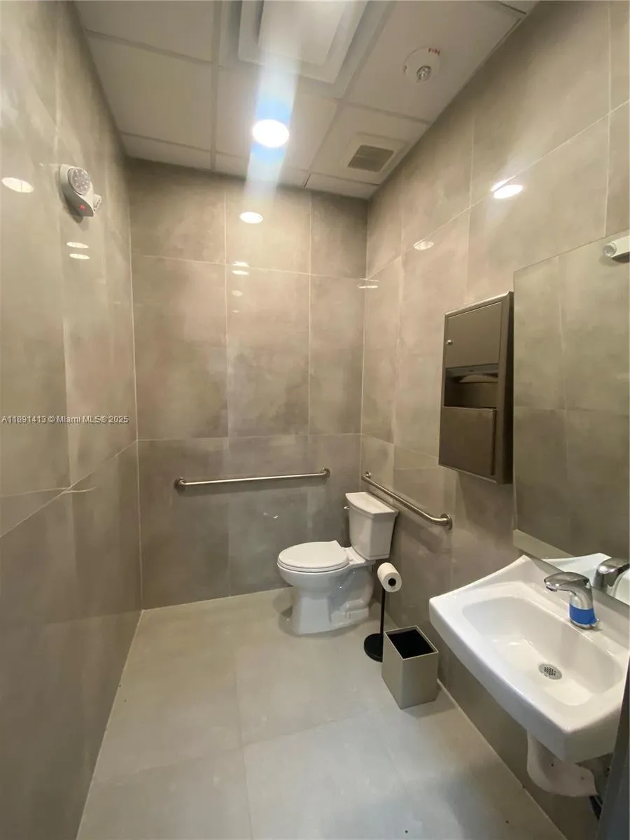 2820 Ne 214th St 1, Aventura, Florida 33180, Aventura, Florida 33180, ,Commercial Lease,For Rent,2820 Ne 214th St 1, Aventura, Florida 33180,A11891413