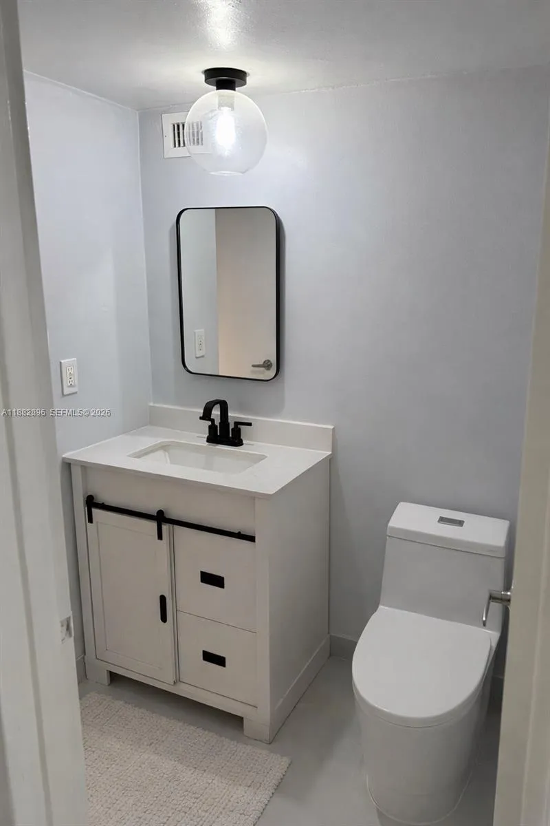 5700 Collins Ave 3m, Miami Beach, Florida 33140, Miami Beach, Florida 33140, 1 Bedroom Bedrooms, ,1 BathroomBathrooms,Residential,For Sale,5700 Collins Ave 3m, Miami Beach, Florida 33140,A11882896