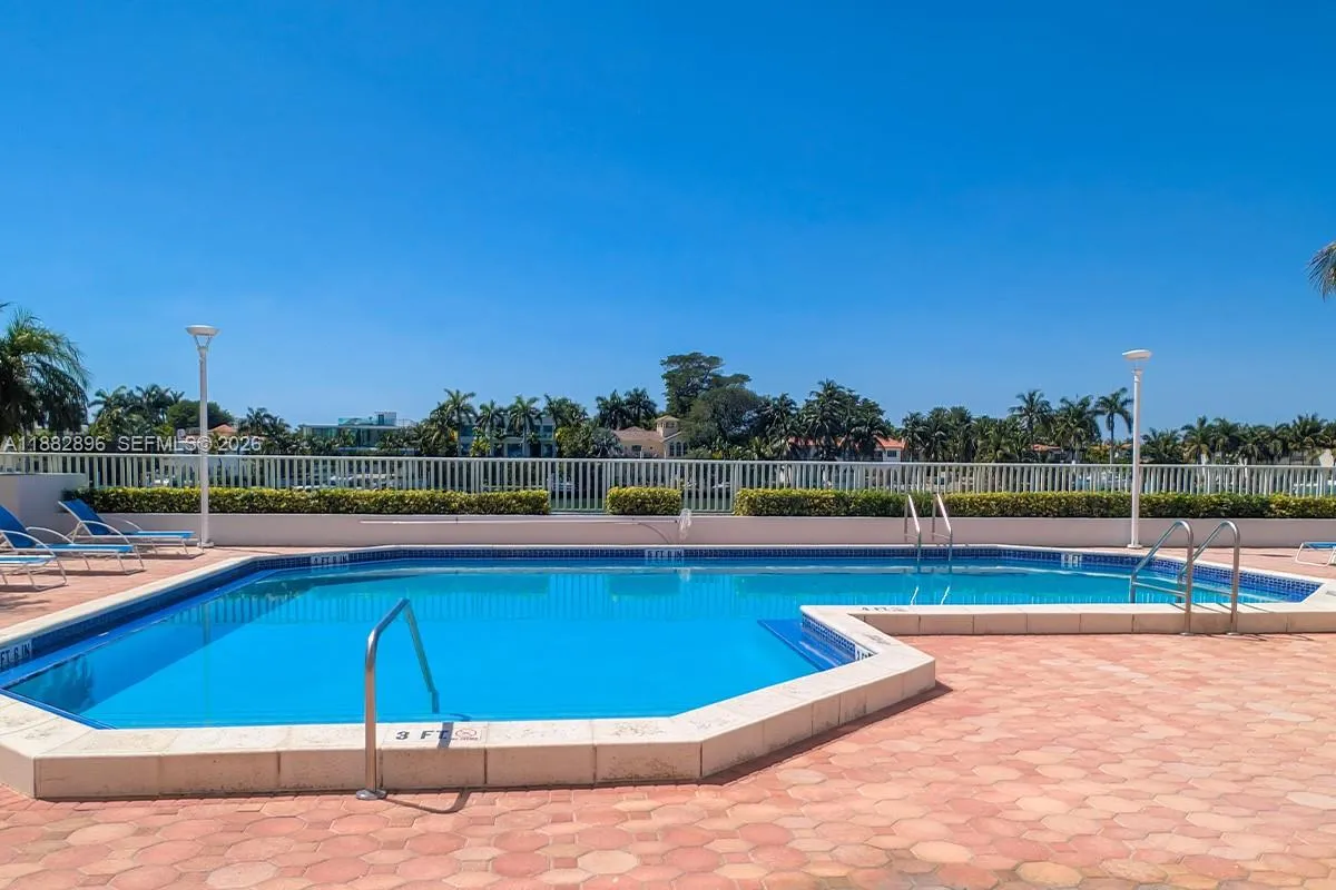 5700 Collins Ave 3m, Miami Beach, Florida 33140, Miami Beach, Florida 33140, 1 Bedroom Bedrooms, ,1 BathroomBathrooms,Residential,For Sale,5700 Collins Ave 3m, Miami Beach, Florida 33140,A11882896