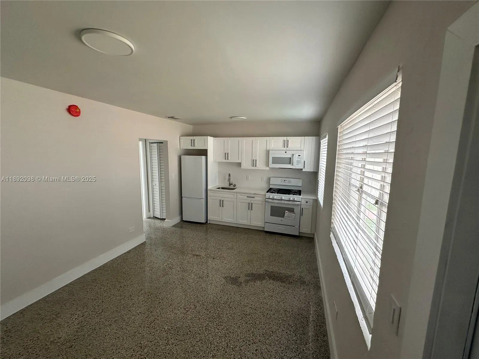 211 Sw 18th Ave 2, Miami, Florida 33135, Miami, Florida 33135, 1 Bedroom Bedrooms, ,1 BathroomBathrooms,Residential Lease,For Rent,211 Sw 18th Ave 2, Miami, Florida 33135,A11892038