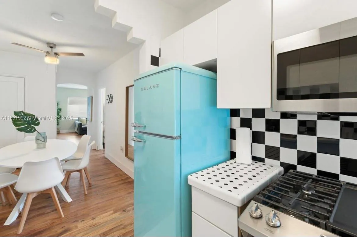 7721 Harding Ave 4, Miami Beach, Florida 33141, Miami Beach, Florida 33141, 2 Bedrooms Bedrooms, ,1 BathroomBathrooms,Residential Lease,For Rent,7721 Harding Ave 4, Miami Beach, Florida 33141,A11891992