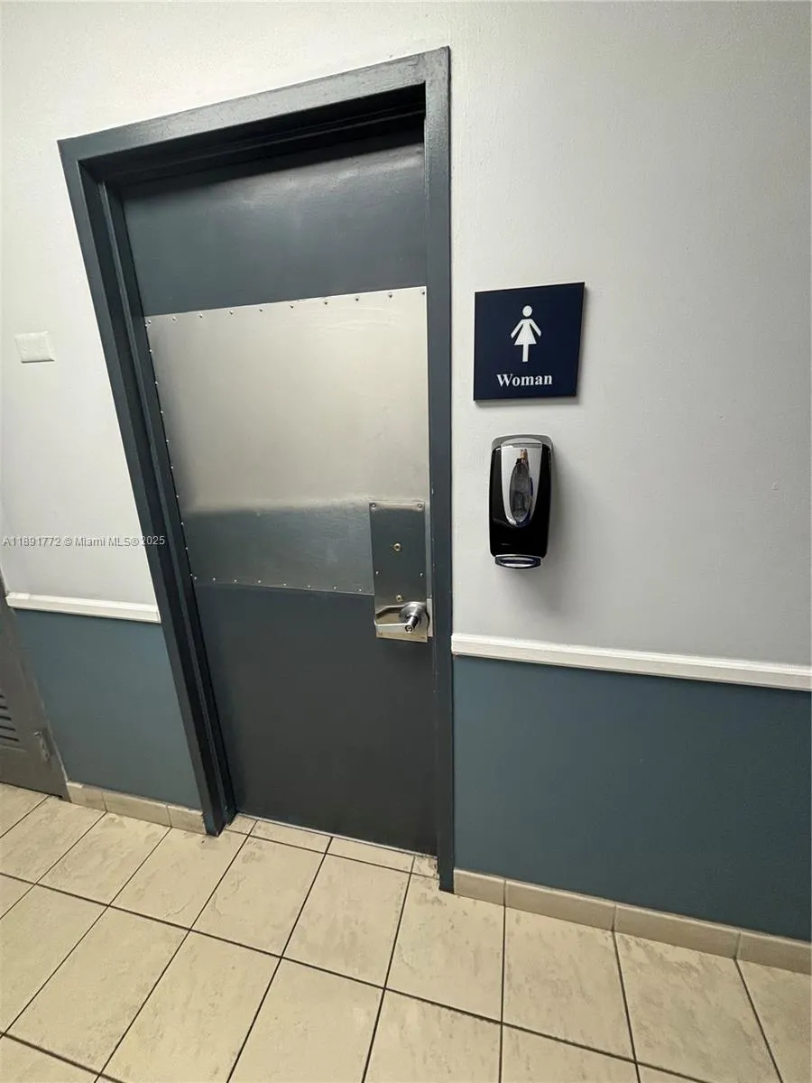 717 Ponce De Leon Blvd 328, Coral Gables, Florida, Coral Gables, Florida 33134, ,Commercial Sale,For Sale,717 Ponce De Leon Blvd 328, Coral Gables, Florida ,A11891772