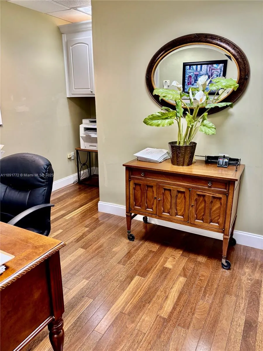 717 Ponce De Leon Blvd 328, Coral Gables, Florida, Coral Gables, Florida 33134, ,Commercial Sale,For Sale,717 Ponce De Leon Blvd 328, Coral Gables, Florida ,A11891772