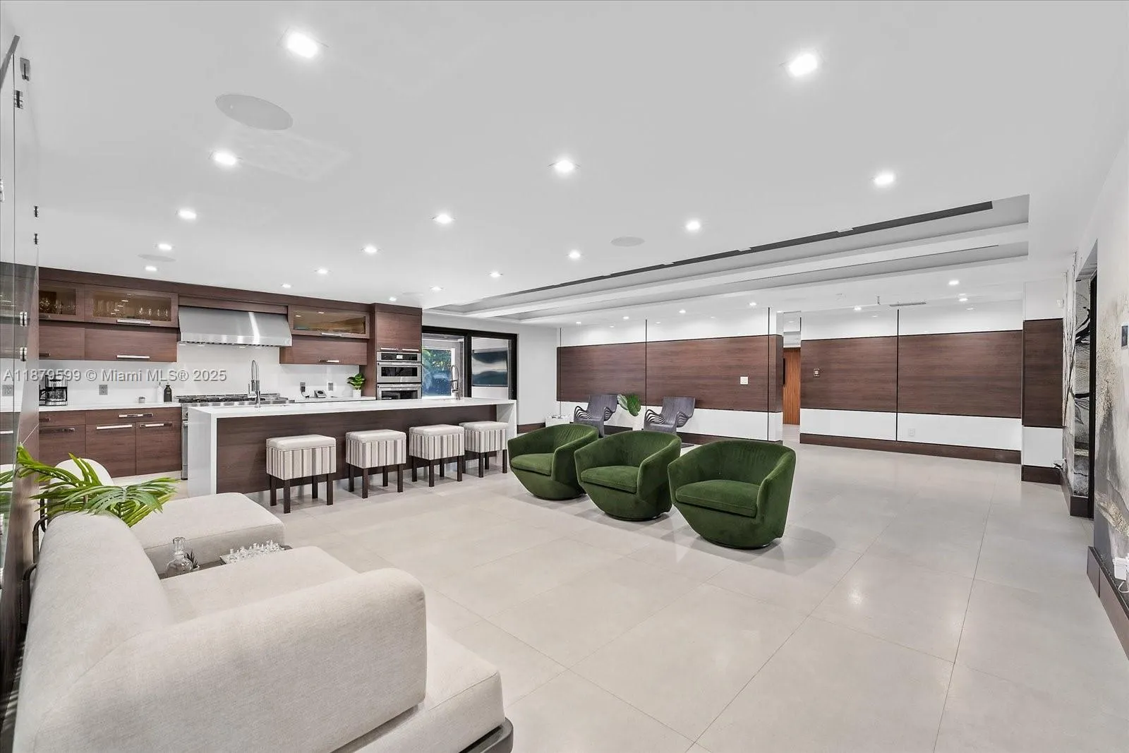 280 Ne 156th St, Miami, Florida 33162, Miami, Florida 33162, 6 Bedrooms Bedrooms, ,5 BathroomsBathrooms,Residential Lease,For Rent,280 Ne 156th St, Miami, Florida 33162,A11879599