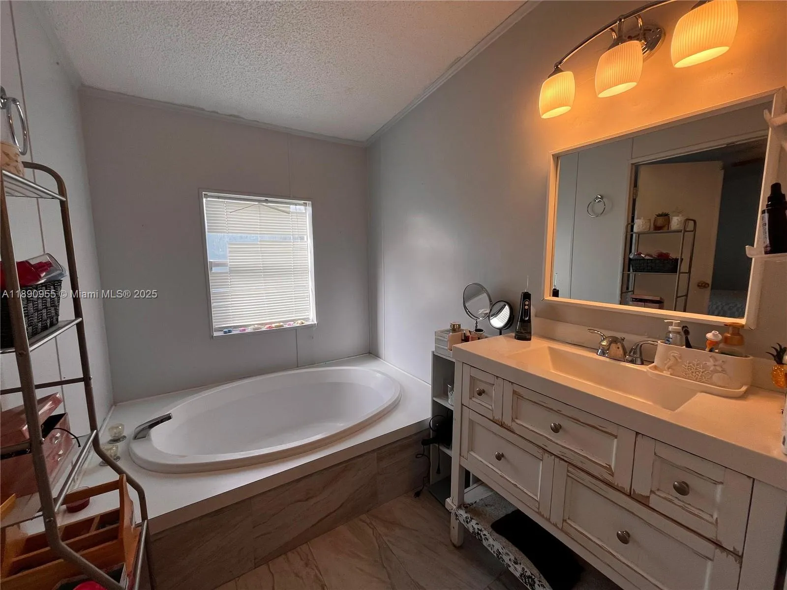 909 Sw 131 Way, Davie, Florida 33325, Davie, Florida 33325, 3 Bedrooms Bedrooms, ,2 BathroomsBathrooms,Residential,For Sale,909 Sw 131 Way, Davie, Florida 33325,A11890955