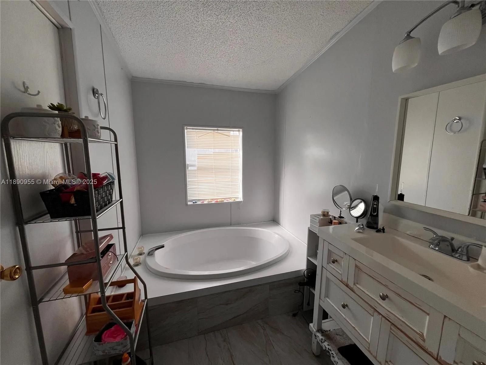 909 Sw 131 Way, Davie, Florida 33325, Davie, Florida 33325, 3 Bedrooms Bedrooms, ,2 BathroomsBathrooms,Residential,For Sale,909 Sw 131 Way, Davie, Florida 33325,A11890955