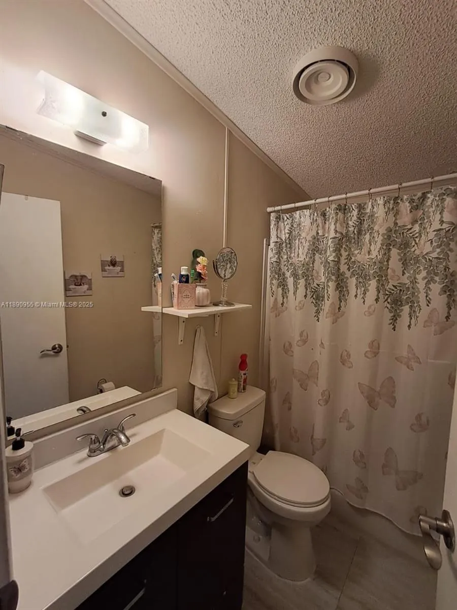 909 Sw 131 Way, Davie, Florida 33325, Davie, Florida 33325, 3 Bedrooms Bedrooms, ,2 BathroomsBathrooms,Residential,For Sale,909 Sw 131 Way, Davie, Florida 33325,A11890955