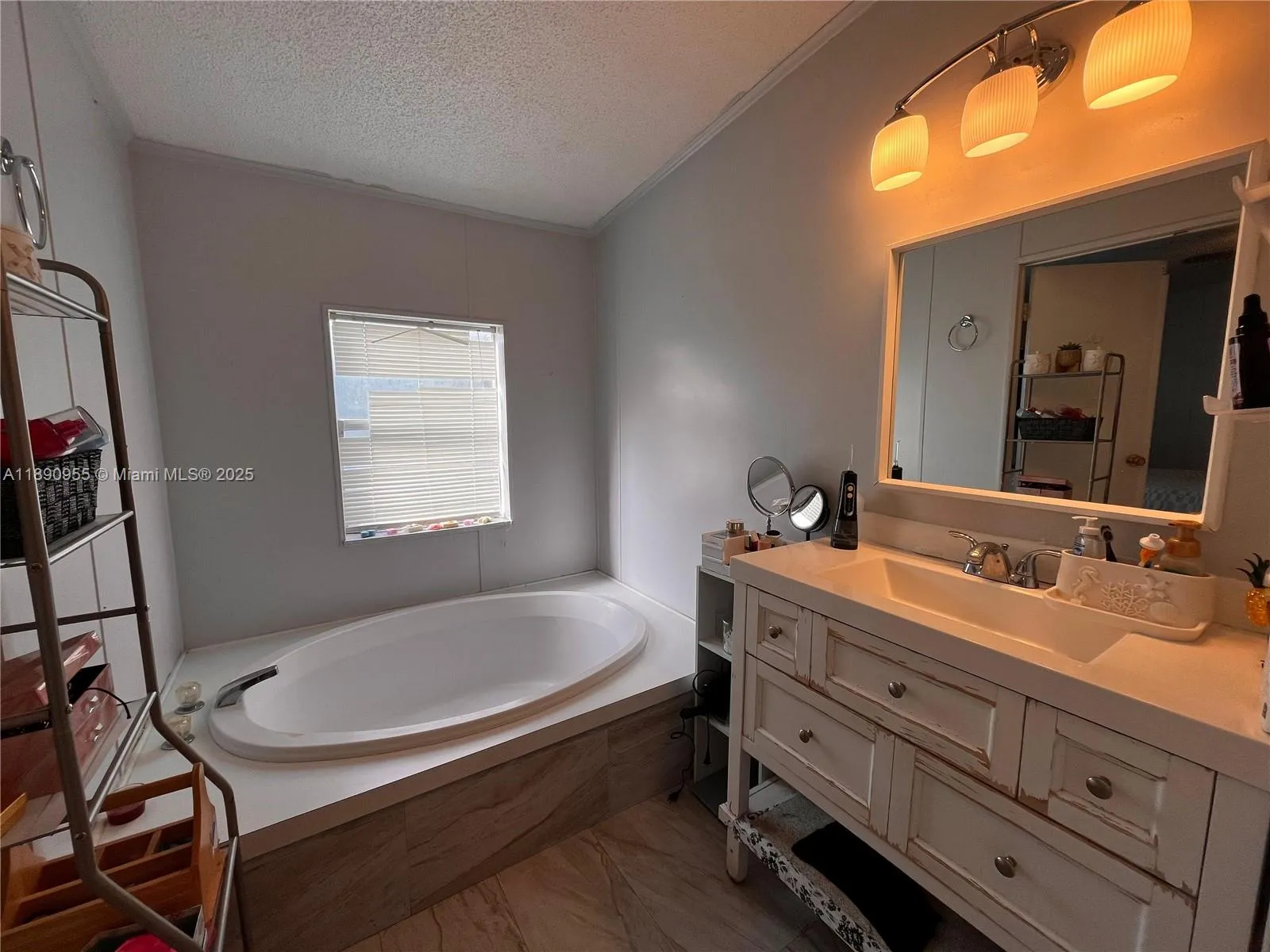 909 Sw 131 Way, Davie, Florida 33325, Davie, Florida 33325, 3 Bedrooms Bedrooms, ,2 BathroomsBathrooms,Residential,For Sale,909 Sw 131 Way, Davie, Florida 33325,A11890955