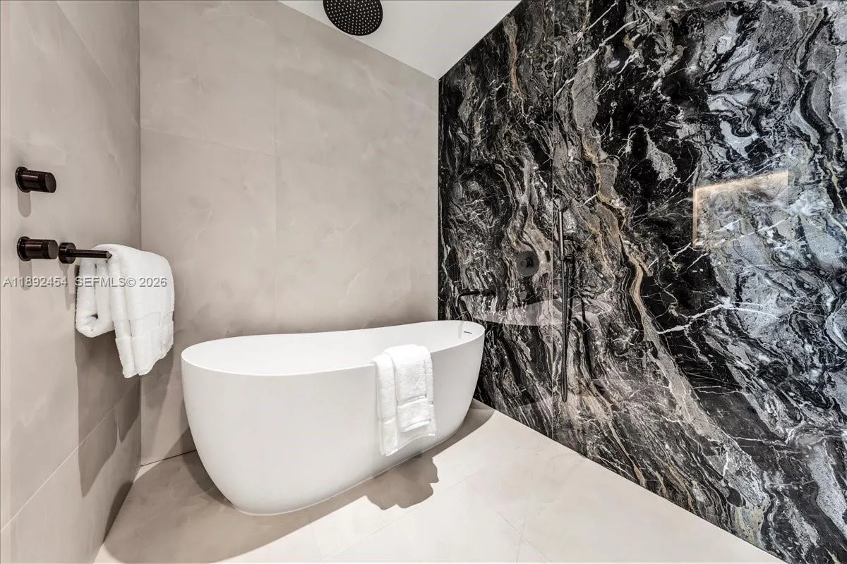 888 Biscayne Blvd Ph 5704, Miami, Florida 33132, Miami, Florida 33132, 3 Bedrooms Bedrooms, ,3 BathroomsBathrooms,Residential,For Sale,888 Biscayne Blvd Ph 5704, Miami, Florida 33132,A11892454