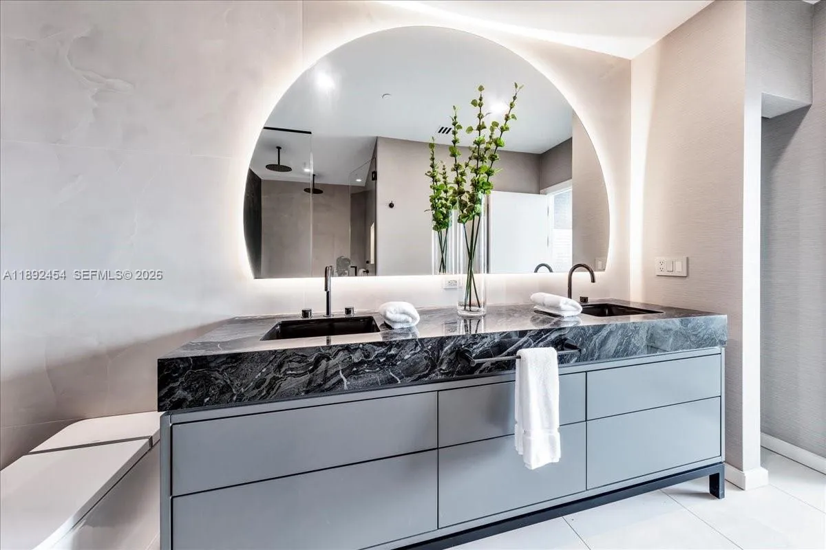 888 Biscayne Blvd Ph 5704, Miami, Florida 33132, Miami, Florida 33132, 3 Bedrooms Bedrooms, ,3 BathroomsBathrooms,Residential,For Sale,888 Biscayne Blvd Ph 5704, Miami, Florida 33132,A11892454