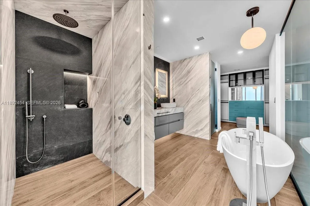 888 Biscayne Blvd Ph 5704, Miami, Florida 33132, Miami, Florida 33132, 3 Bedrooms Bedrooms, ,3 BathroomsBathrooms,Residential,For Sale,888 Biscayne Blvd Ph 5704, Miami, Florida 33132,A11892454