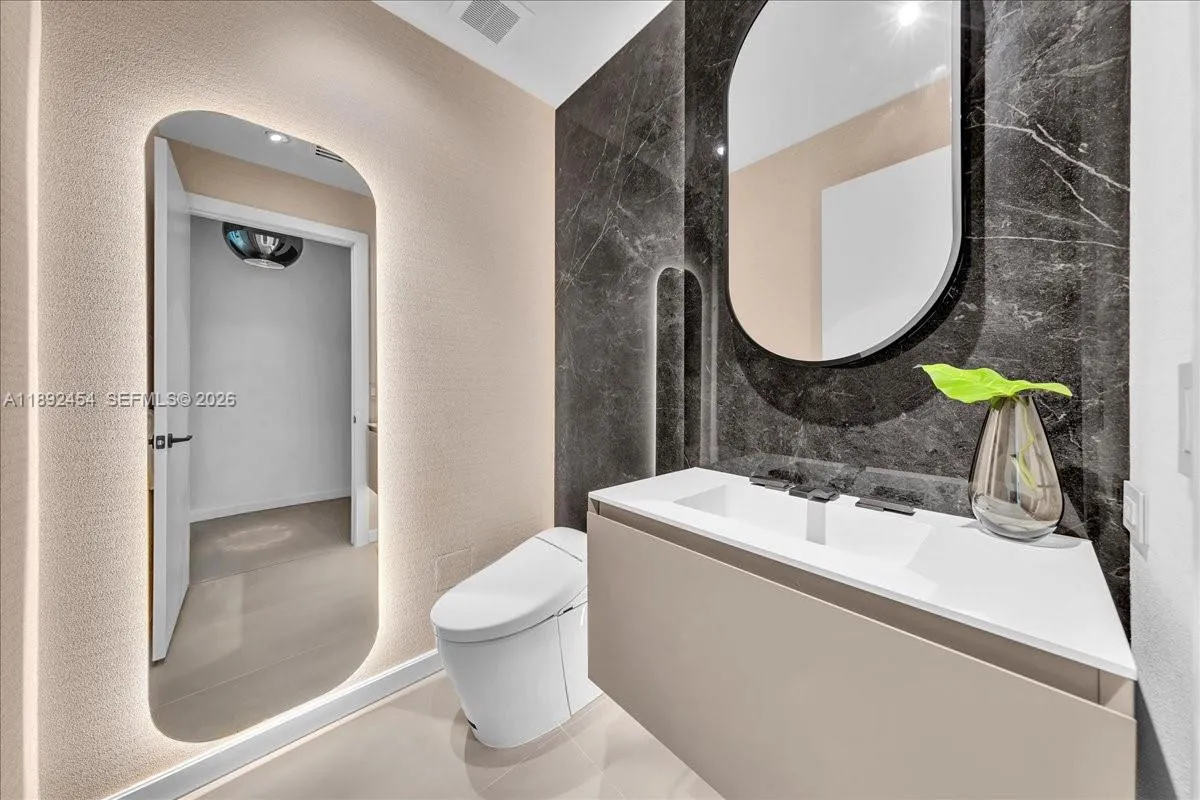 888 Biscayne Blvd Ph 5704, Miami, Florida 33132, Miami, Florida 33132, 3 Bedrooms Bedrooms, ,3 BathroomsBathrooms,Residential,For Sale,888 Biscayne Blvd Ph 5704, Miami, Florida 33132,A11892454