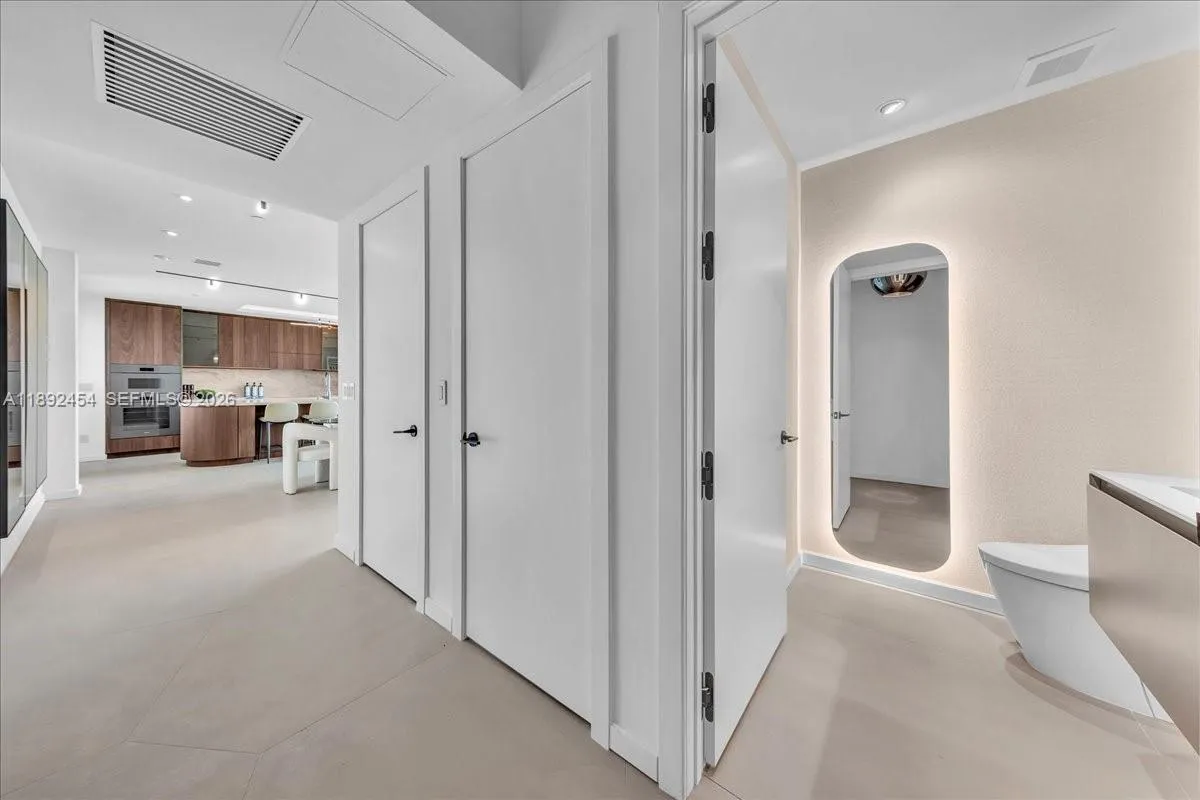 888 Biscayne Blvd Ph 5704, Miami, Florida 33132, Miami, Florida 33132, 3 Bedrooms Bedrooms, ,3 BathroomsBathrooms,Residential,For Sale,888 Biscayne Blvd Ph 5704, Miami, Florida 33132,A11892454