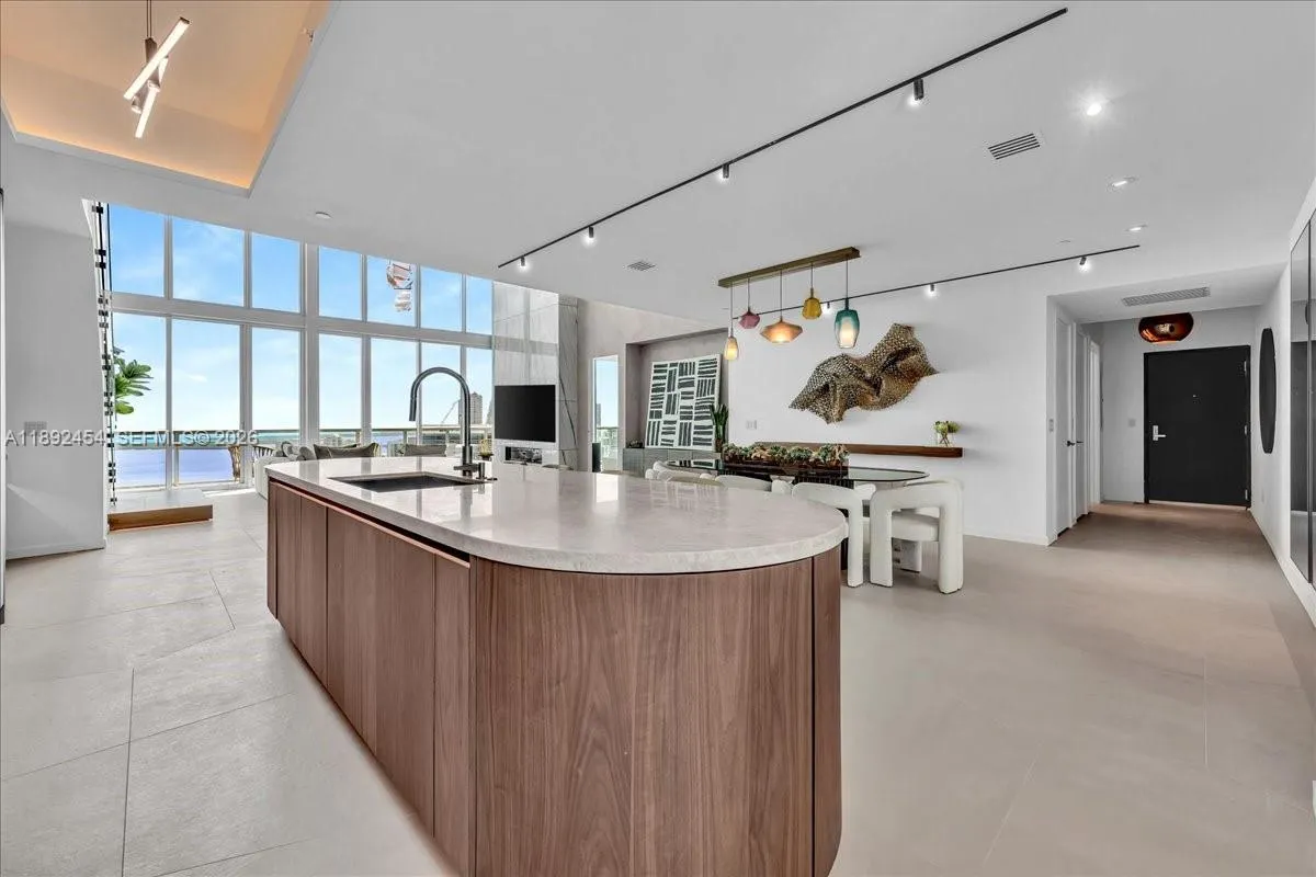 888 Biscayne Blvd Ph 5704, Miami, Florida 33132, Miami, Florida 33132, 3 Bedrooms Bedrooms, ,3 BathroomsBathrooms,Residential,For Sale,888 Biscayne Blvd Ph 5704, Miami, Florida 33132,A11892454