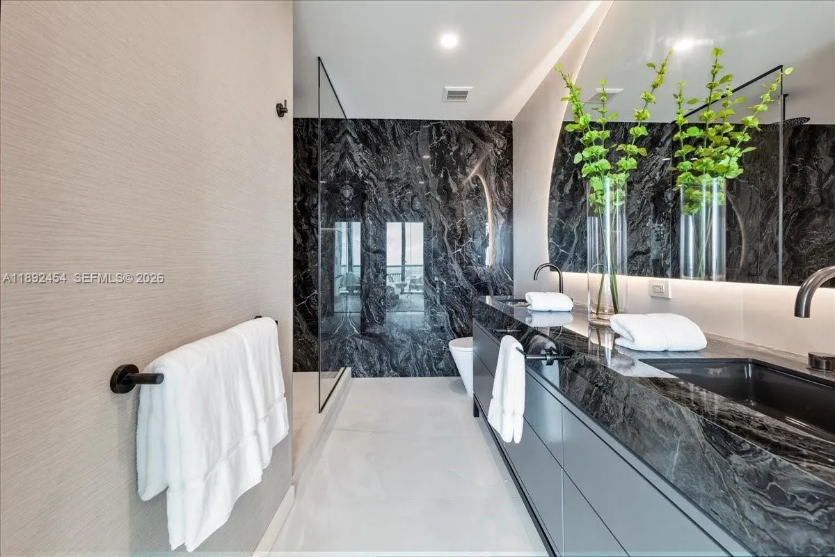 888 Biscayne Blvd Ph 5704, Miami, Florida 33132, Miami, Florida 33132, 3 Bedrooms Bedrooms, ,3 BathroomsBathrooms,Residential,For Sale,888 Biscayne Blvd Ph 5704, Miami, Florida 33132,A11892454