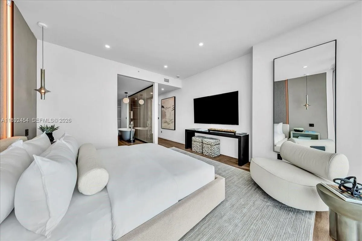 888 Biscayne Blvd Ph 5704, Miami, Florida 33132, Miami, Florida 33132, 3 Bedrooms Bedrooms, ,3 BathroomsBathrooms,Residential,For Sale,888 Biscayne Blvd Ph 5704, Miami, Florida 33132,A11892454