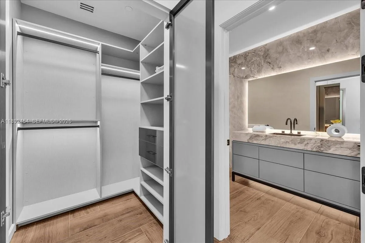 888 Biscayne Blvd Ph 5704, Miami, Florida 33132, Miami, Florida 33132, 3 Bedrooms Bedrooms, ,3 BathroomsBathrooms,Residential,For Sale,888 Biscayne Blvd Ph 5704, Miami, Florida 33132,A11892454