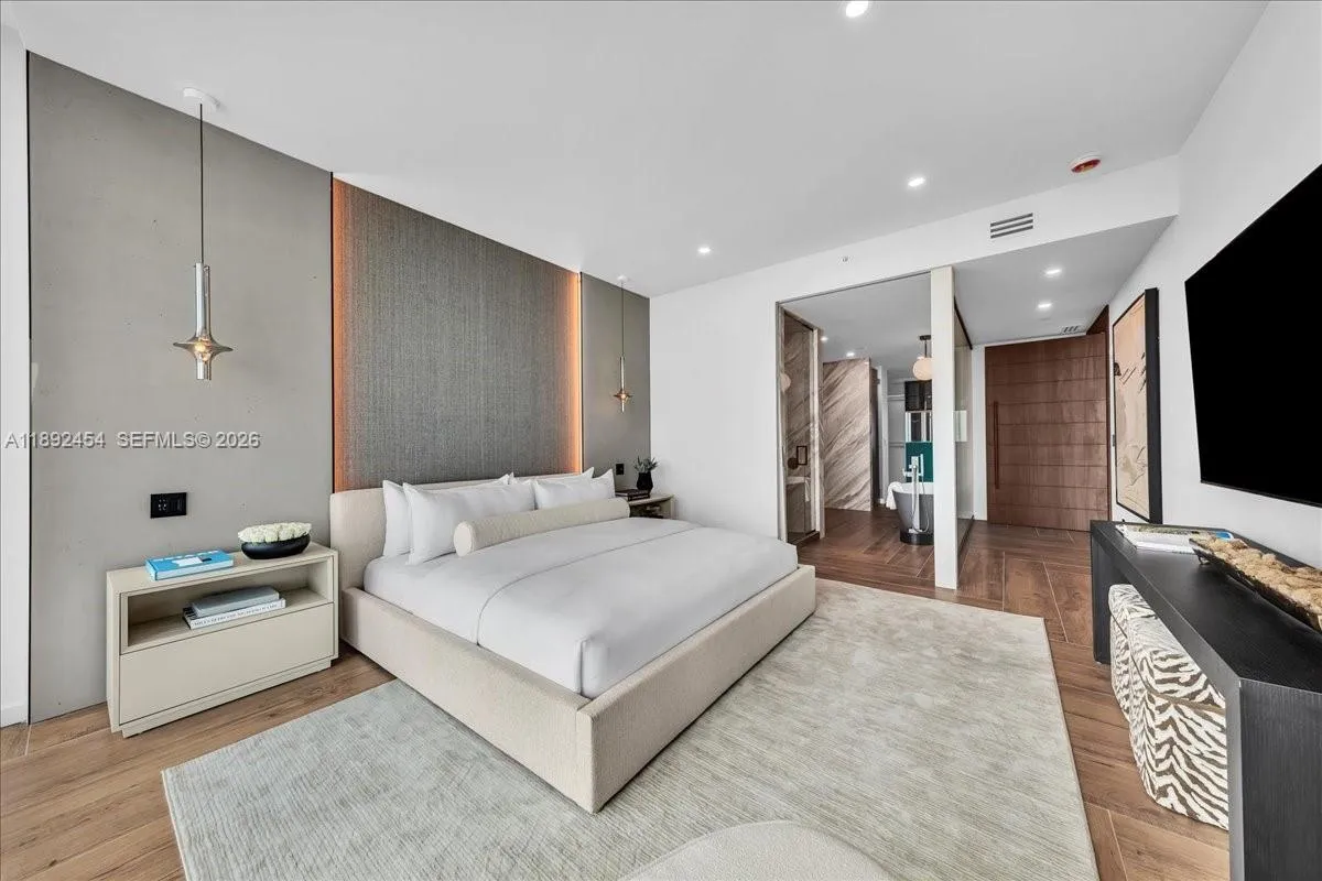 888 Biscayne Blvd Ph 5704, Miami, Florida 33132, Miami, Florida 33132, 3 Bedrooms Bedrooms, ,3 BathroomsBathrooms,Residential,For Sale,888 Biscayne Blvd Ph 5704, Miami, Florida 33132,A11892454