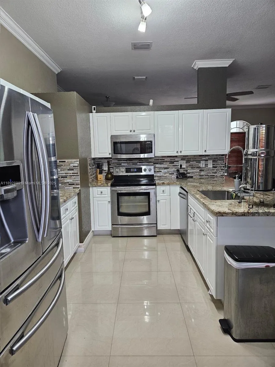 2635 Se 4th Pl, Homestead, Florida 33033, Homestead, Florida 33033, 3 Bedrooms Bedrooms, ,2 BathroomsBathrooms,Residential,For Sale,2635 Se 4th Pl, Homestead, Florida 33033,A11892880