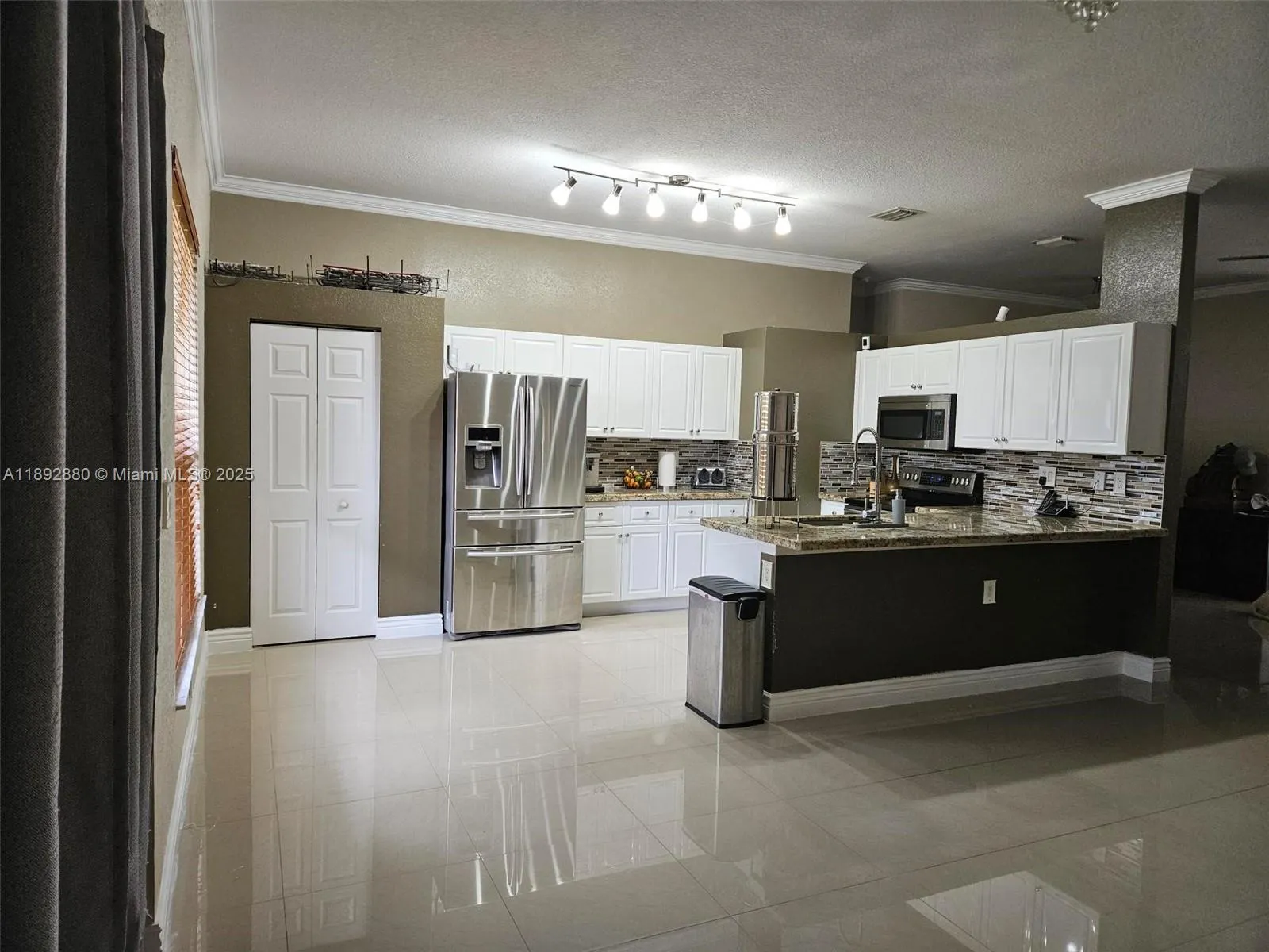 2635 Se 4th Pl, Homestead, Florida 33033, Homestead, Florida 33033, 3 Bedrooms Bedrooms, ,2 BathroomsBathrooms,Residential,For Sale,2635 Se 4th Pl, Homestead, Florida 33033,A11892880