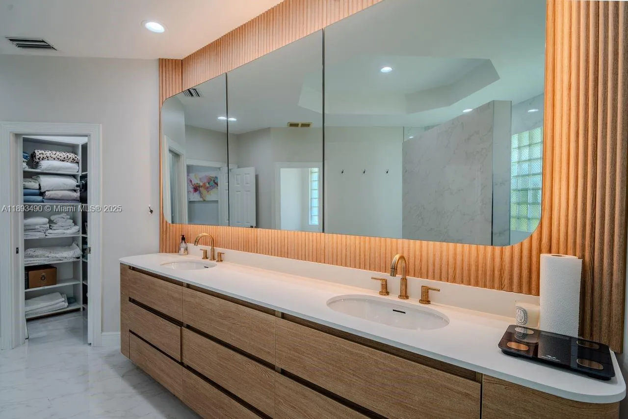 2493 Poinciana Dr, Weston, Florida 33327, Weston, Florida 33327, 4 Bedrooms Bedrooms, ,4 BathroomsBathrooms,Residential Lease,For Rent,2493 Poinciana Dr, Weston, Florida 33327,A11893490