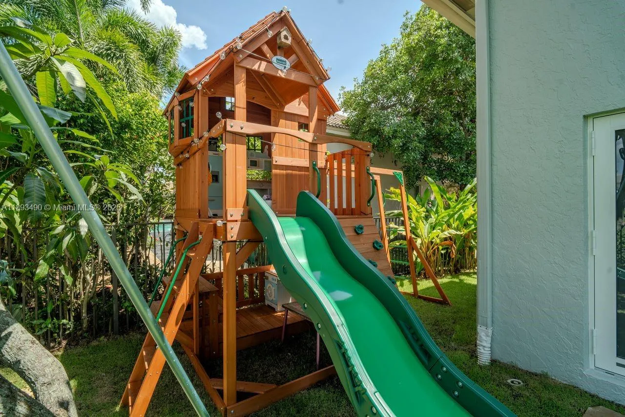 2493 Poinciana Dr, Weston, Florida 33327, Weston, Florida 33327, 4 Bedrooms Bedrooms, ,4 BathroomsBathrooms,Residential Lease,For Rent,2493 Poinciana Dr, Weston, Florida 33327,A11893490
