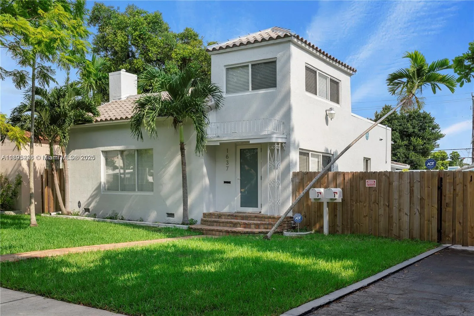 1637 Jackson St 1-3, Hollywood, Florida 33020, Hollywood, Florida 33020, 3 Bedrooms Bedrooms, ,2 BathroomsBathrooms,Residential Lease,For Rent,1637 Jackson St 1-3, Hollywood, Florida 33020,A11893226