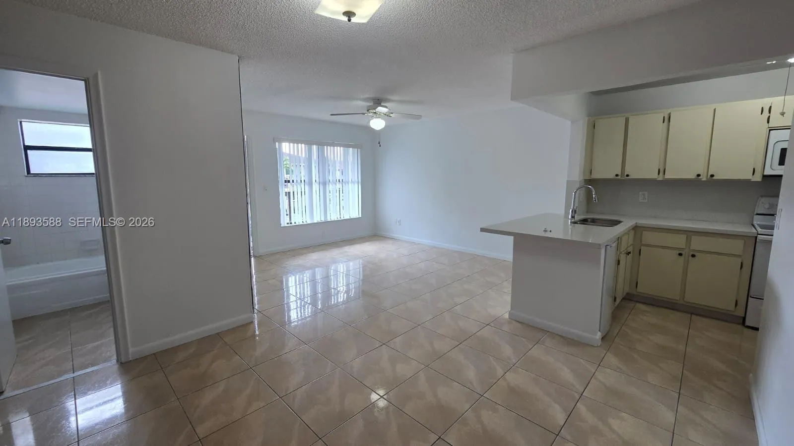 Hialeah, Florida 33016, 2 Bedrooms Bedrooms, ,2 BathroomsBathrooms,Residential Lease,For Rent,A11893588