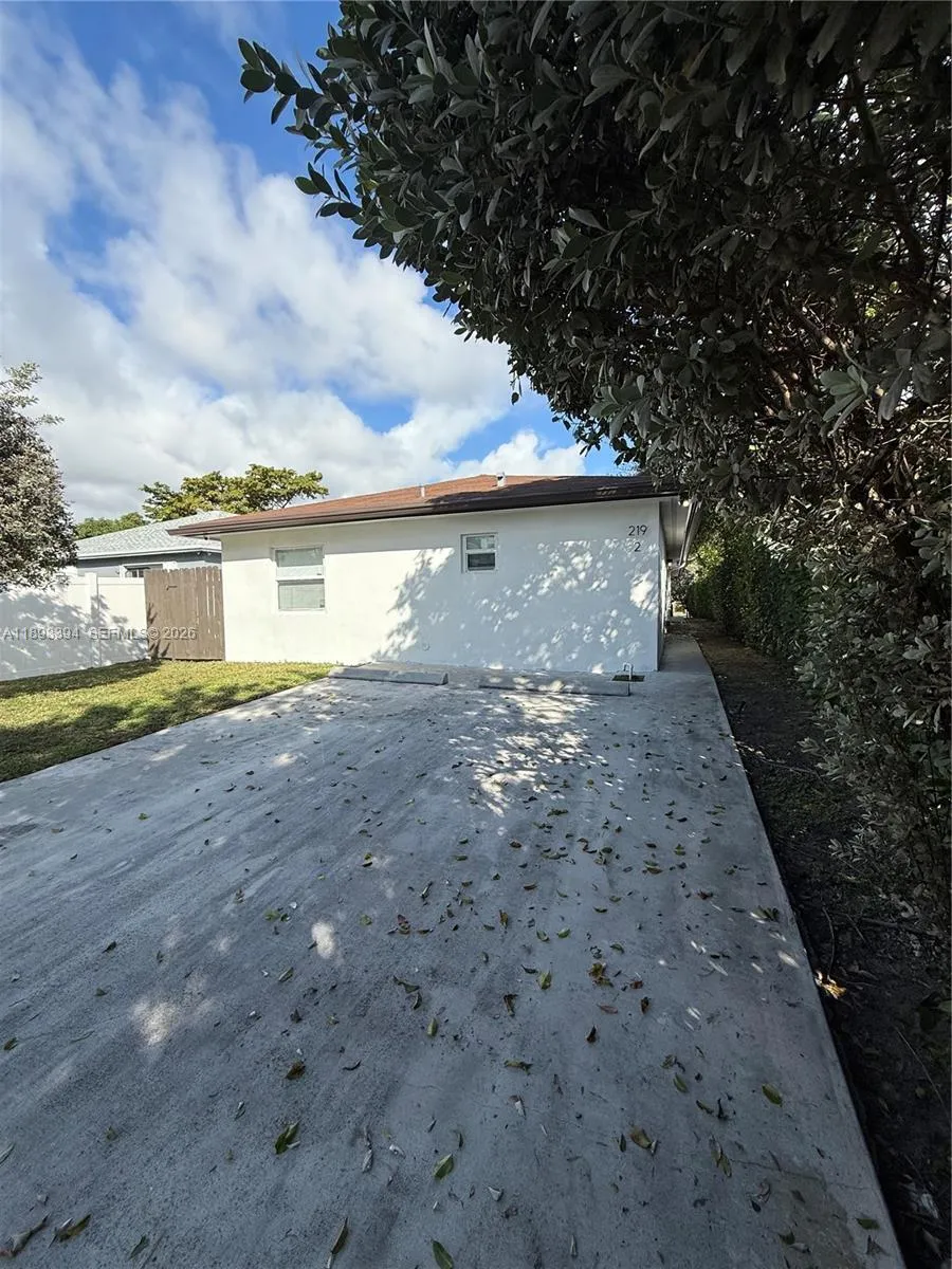 219 Nw 7th Ct, Hallandale Beach, Florida 33009, Hallandale Beach, Florida 33009, ,Residential Income,For Sale,219 Nw 7th Ct, Hallandale Beach, Florida 33009,A11893394