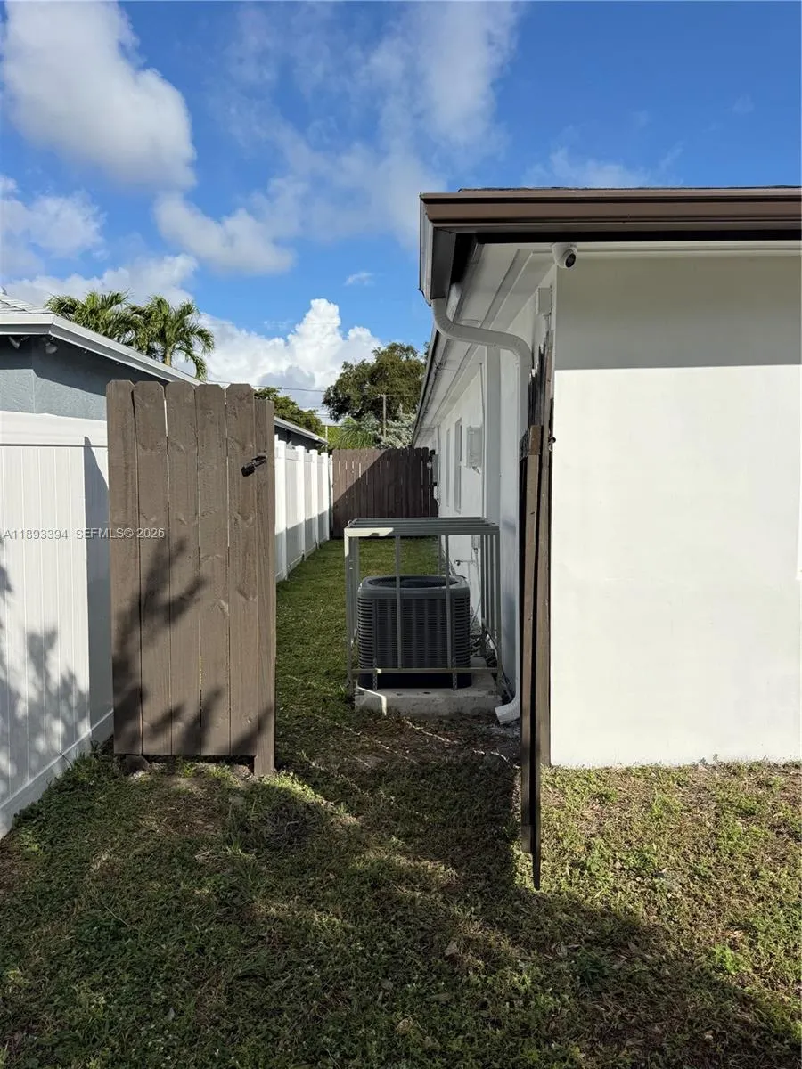 219 Nw 7th Ct, Hallandale Beach, Florida 33009, Hallandale Beach, Florida 33009, ,Residential Income,For Sale,219 Nw 7th Ct, Hallandale Beach, Florida 33009,A11893394