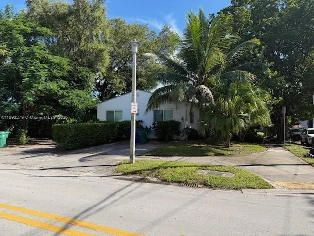2131 Sw 19th Ave A, Miami, Florida 33145, Miami, Florida 33145, 2 Bedrooms Bedrooms, ,1 BathroomBathrooms,Residential Lease,For Rent,2131 Sw 19th Ave A, Miami, Florida 33145,A11893279