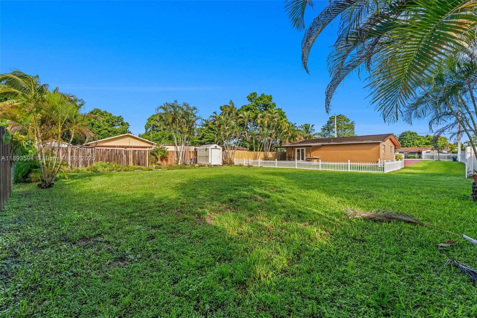 8820 Sw 27th St, Miami, Florida 33165, Miami, Florida 33165, ,Residential Income,For Sale,8820 Sw 27th St, Miami, Florida 33165,A11893594