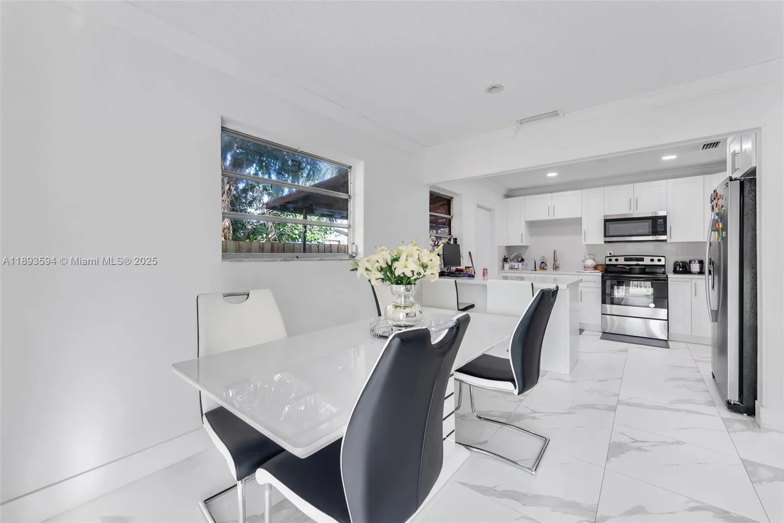 8820 Sw 27th St, Miami, Florida 33165, Miami, Florida 33165, ,Residential Income,For Sale,8820 Sw 27th St, Miami, Florida 33165,A11893594