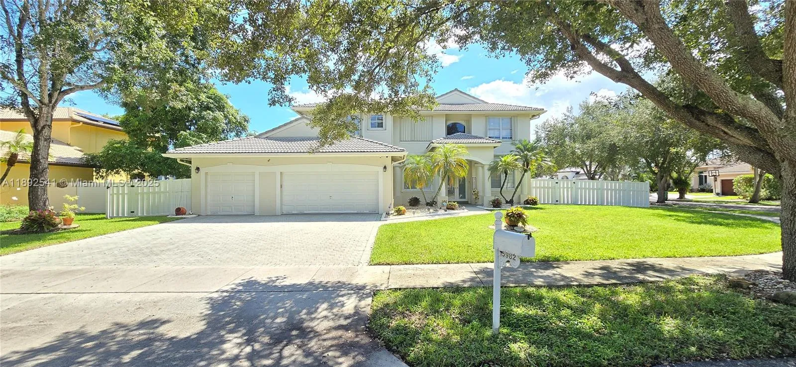 15982 Sw 61st St, Davie, Florida 33331, Davie, Florida 33331, 6 Bedrooms Bedrooms, ,4 BathroomsBathrooms,Residential,For Sale,15982 Sw 61st St, Davie, Florida 33331,A11892541