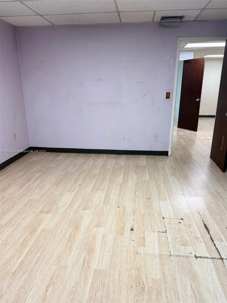 Suite 218 - private office 1