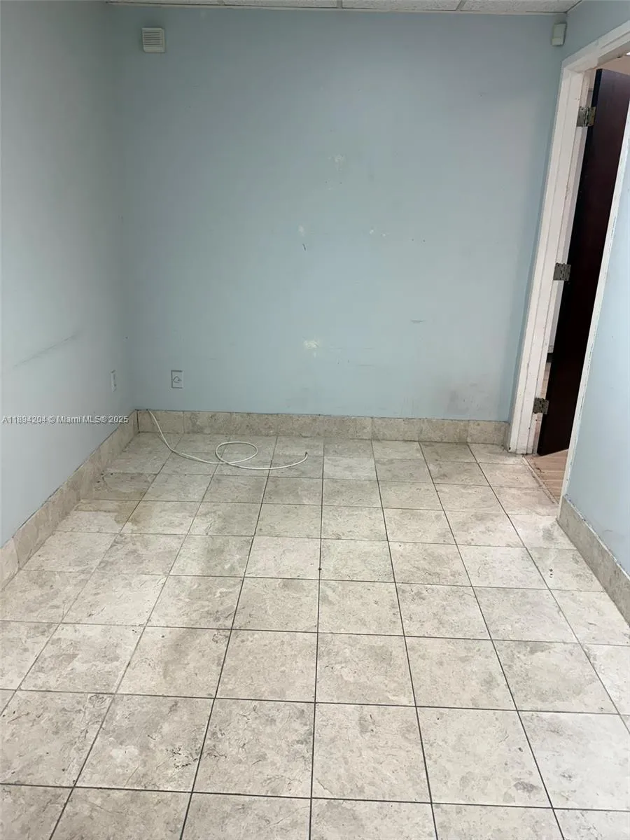 Suite 218 - reception