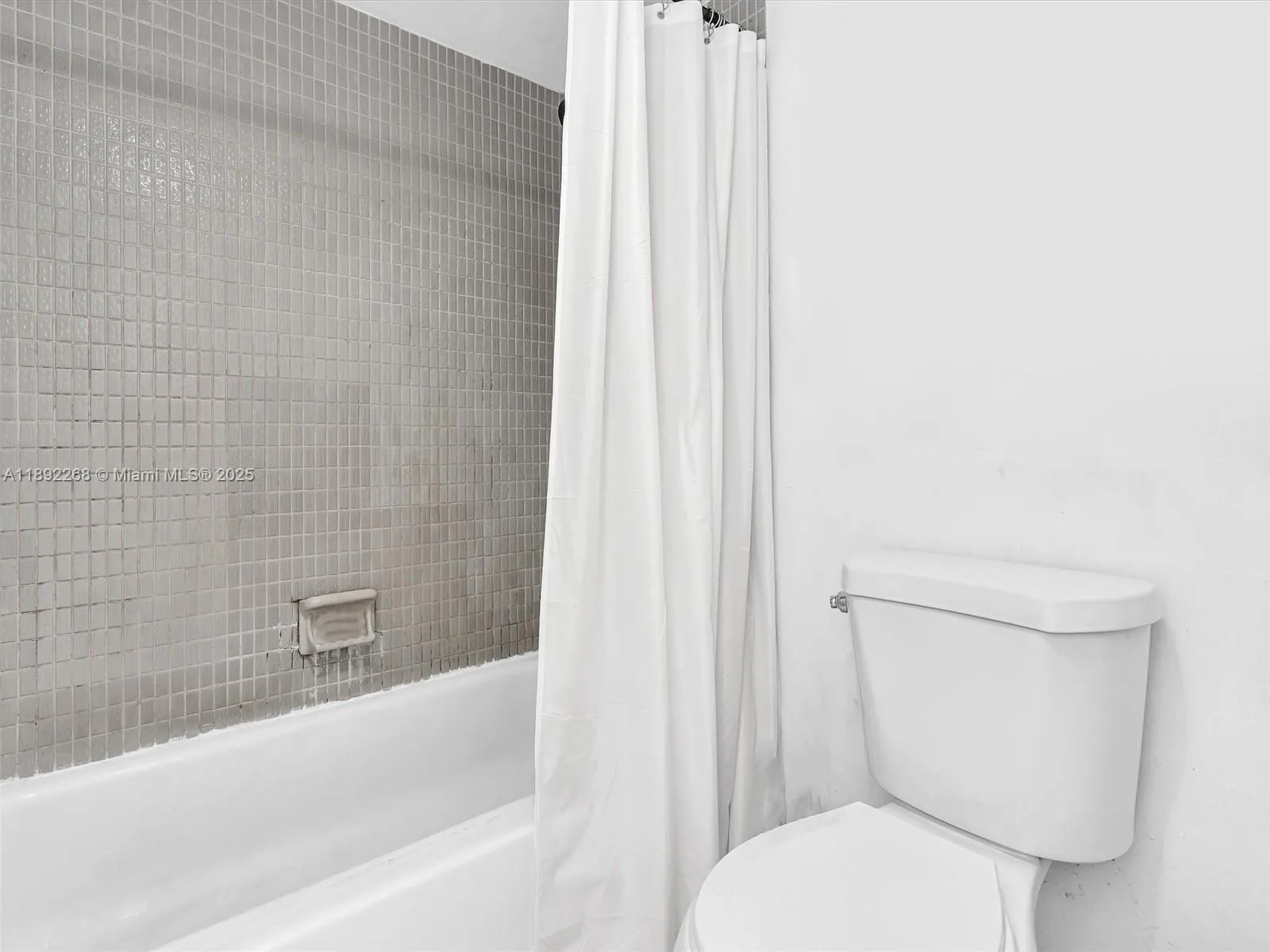 6061 N Falls Cir Dr 407, Lauderhill, Florida 33319, Lauderhill, Florida 33319, 3 Bedrooms Bedrooms, ,2 BathroomsBathrooms,Residential,For Sale,6061 N Falls Cir Dr 407, Lauderhill, Florida 33319,A11892268