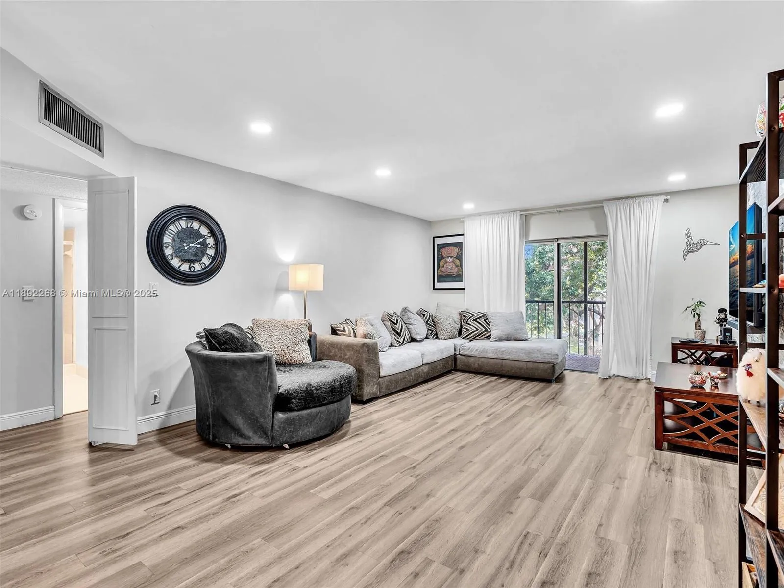 6061 N Falls Cir Dr 407, Lauderhill, Florida 33319, Lauderhill, Florida 33319, 3 Bedrooms Bedrooms, ,2 BathroomsBathrooms,Residential,For Sale,6061 N Falls Cir Dr 407, Lauderhill, Florida 33319,A11892268