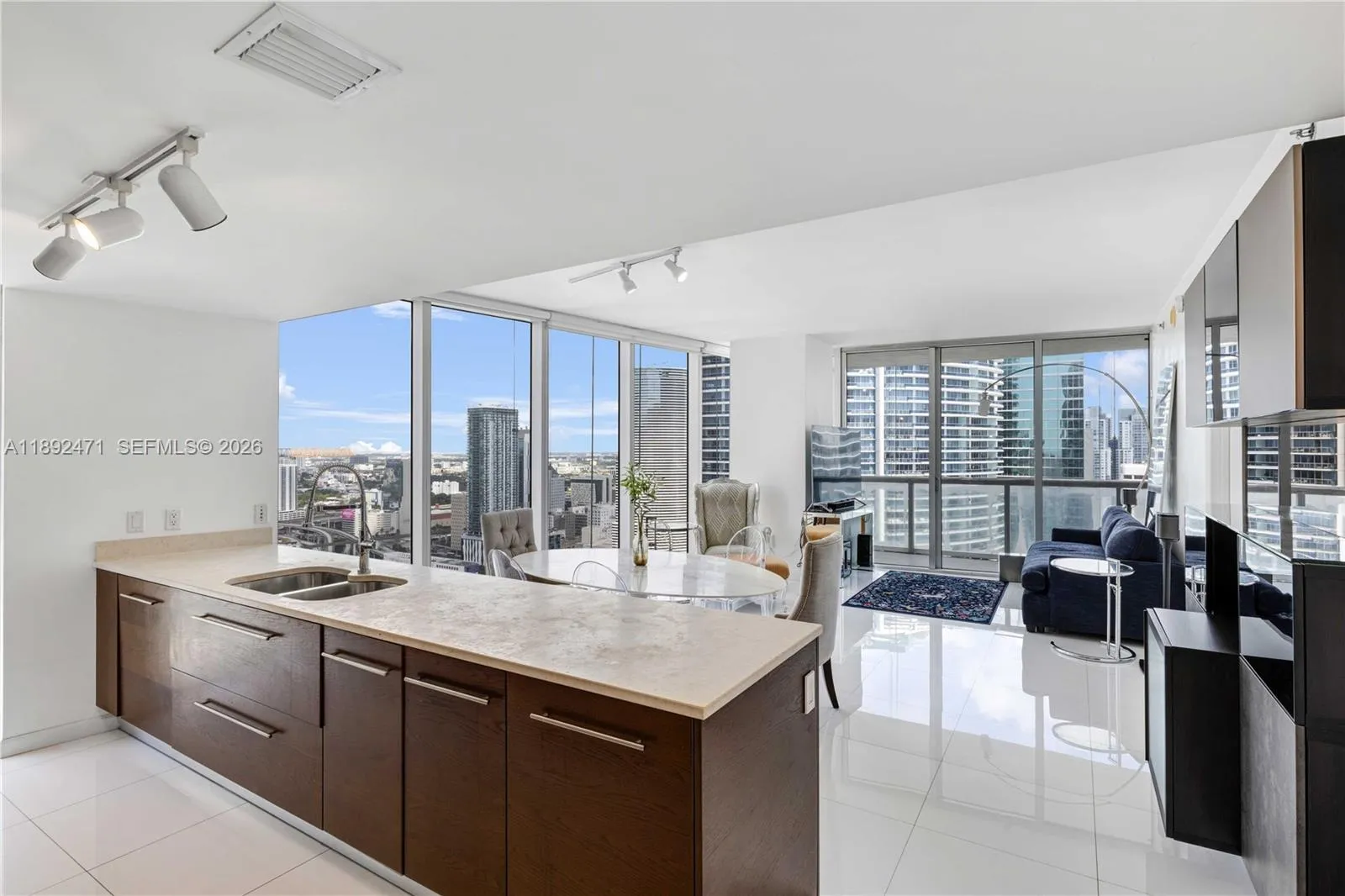475 Brickell Ave 4015, Miami, Florida 33131, Miami, Florida 33131, 2 Bedrooms Bedrooms, ,2 BathroomsBathrooms,Residential,For Sale,475 Brickell Ave 4015, Miami, Florida 33131,A11892471